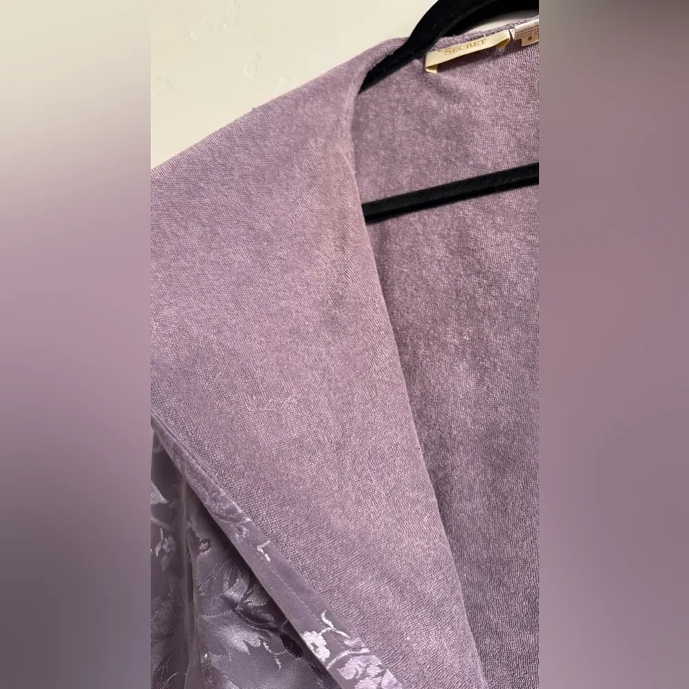 VTG gold label Victoria’s Secret robe purple foliage OSFA - Image 4