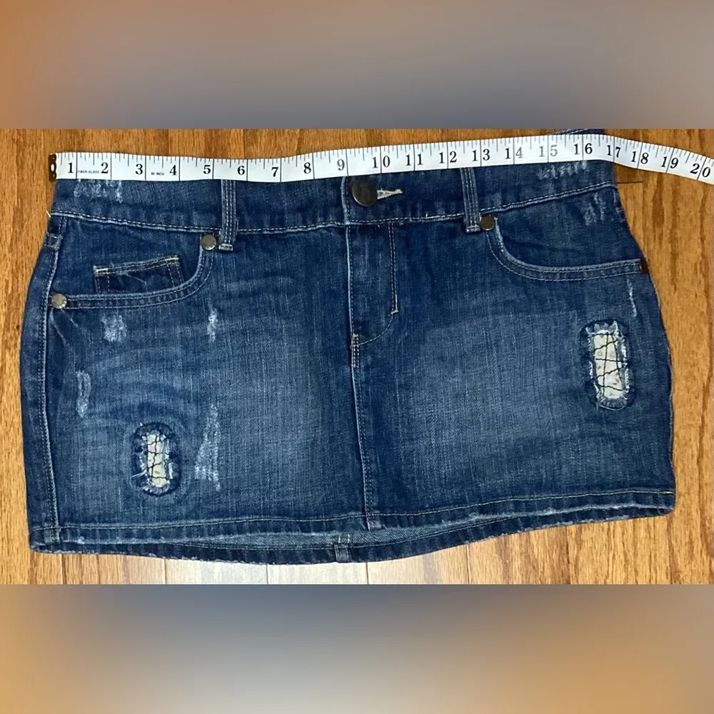 Decree- Denim distressed mini skirt‎ Size 9 - Image 4