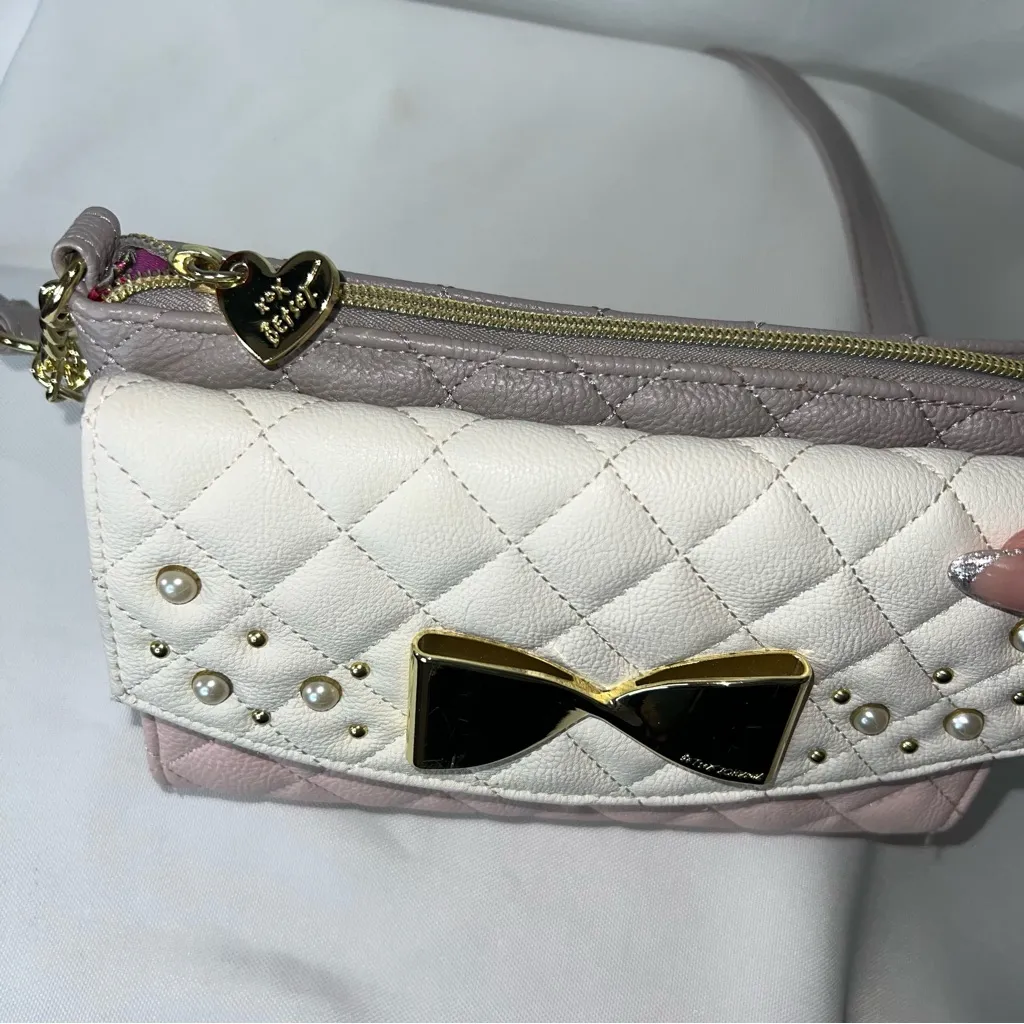 Betsey Johnson Pink and White Quilted Crossbody Bag with Gold Bow & Heart Charm - Image 4
