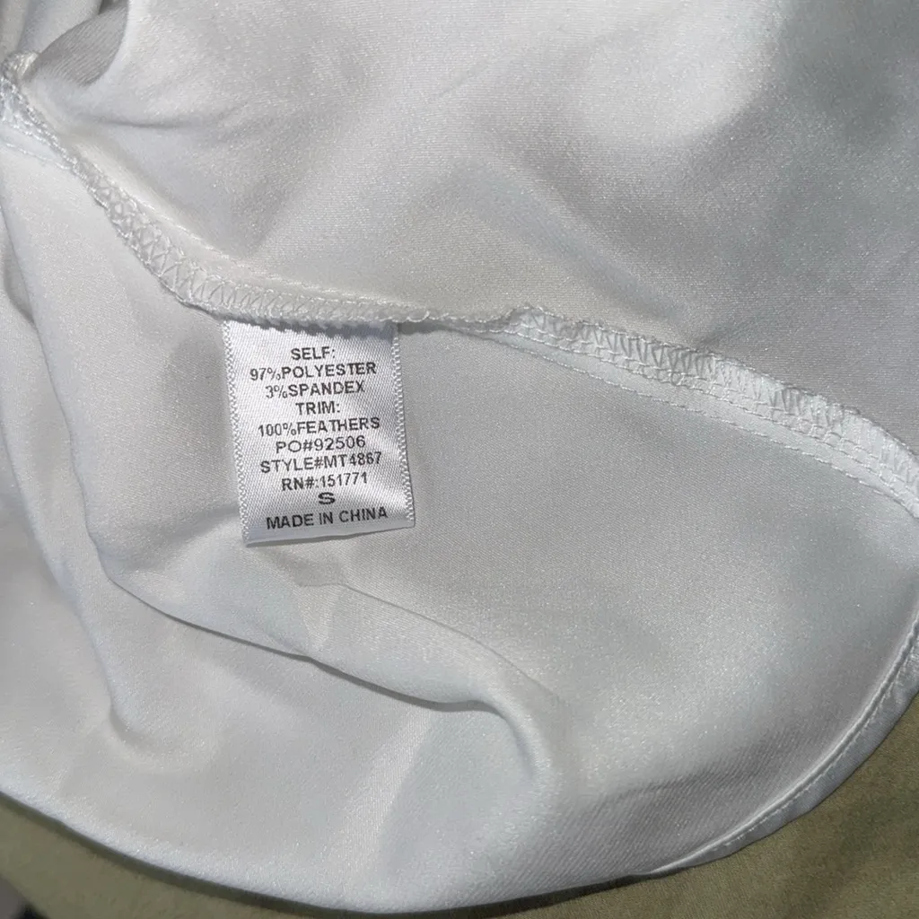 Feather Accent Top White - Image 7