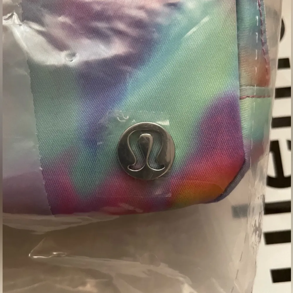 NWT Lululemon Everywhere Belt Bag 1L Prism Wash Print Multi Vapor,Tie Dyed - Image 6