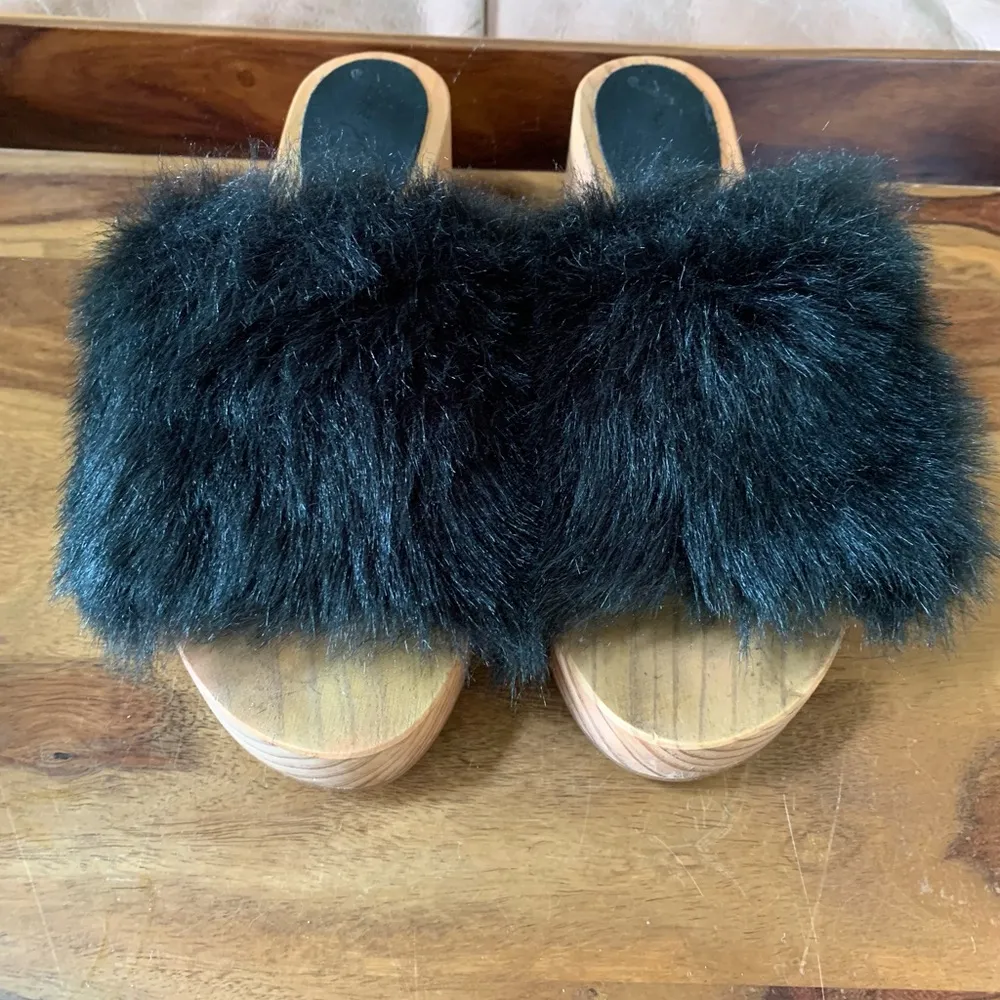 FREE PEOPLE Sonnet Black Faux Fur Clog Shoes - Image 2