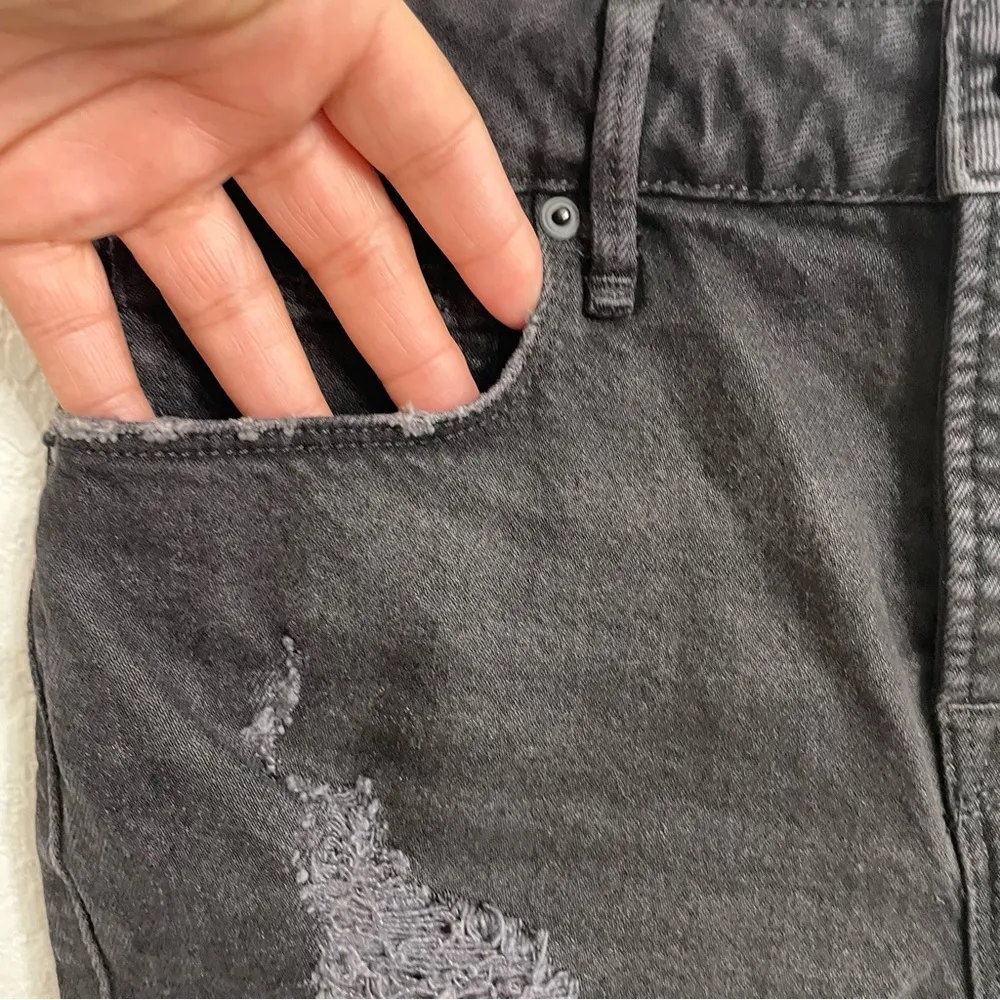 NWT Good American Womens Shorts Bombshell Washed Black Distressed Size 2 26 - Image 5