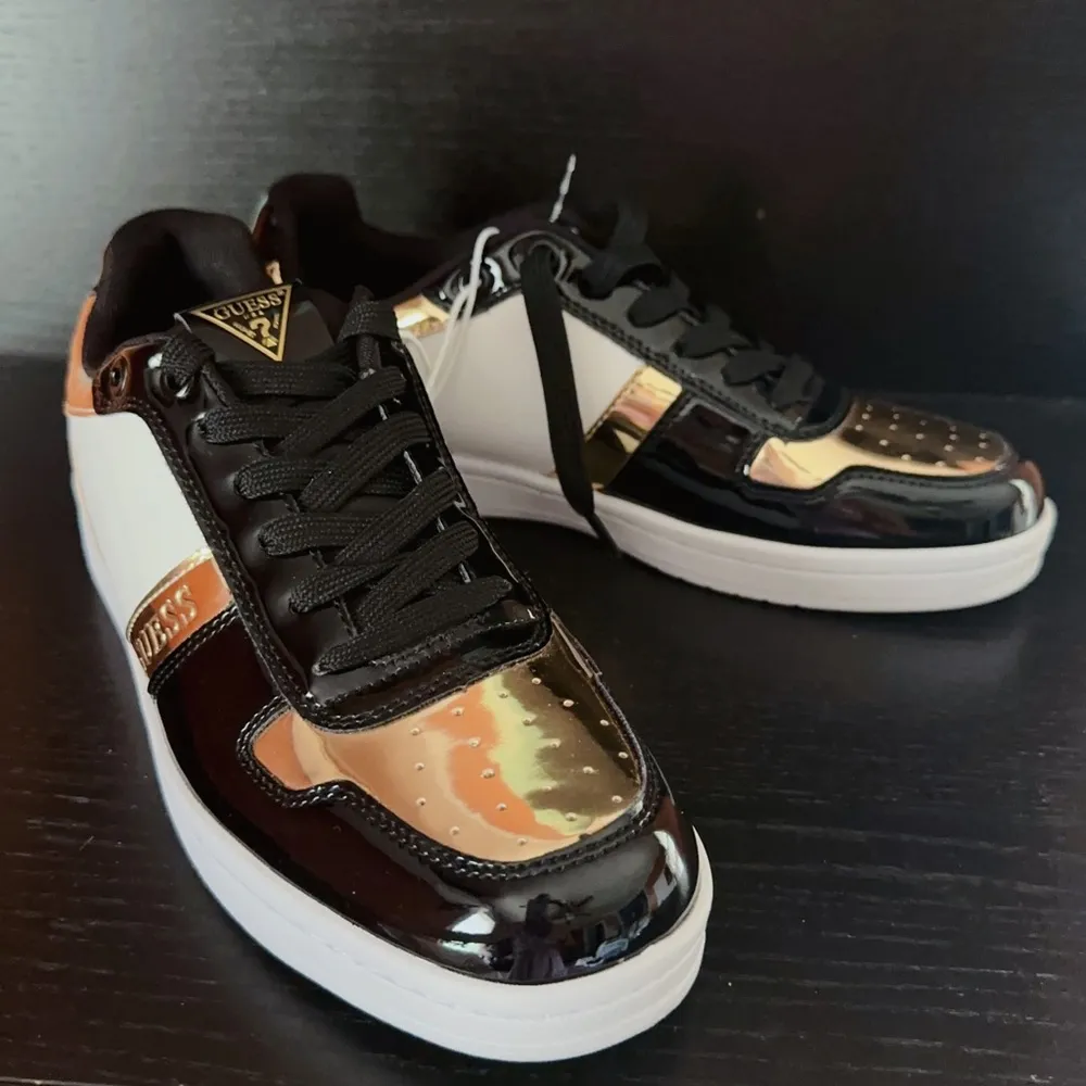 Guess sneaker fashion shinny leather shoes logo breathable gmlezazy-r size 7.5 - Image 2