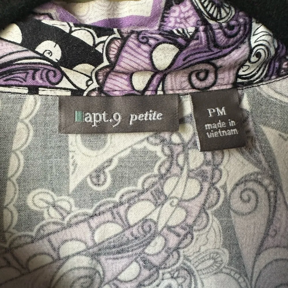 Apt. 9 Womens Sz PM Purple Black Floral Short Sleeve Blouse - Image 2