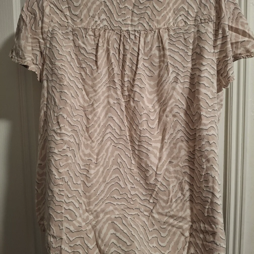 Torrid Sz 2 Elegant Beige Women's Top - Image 10