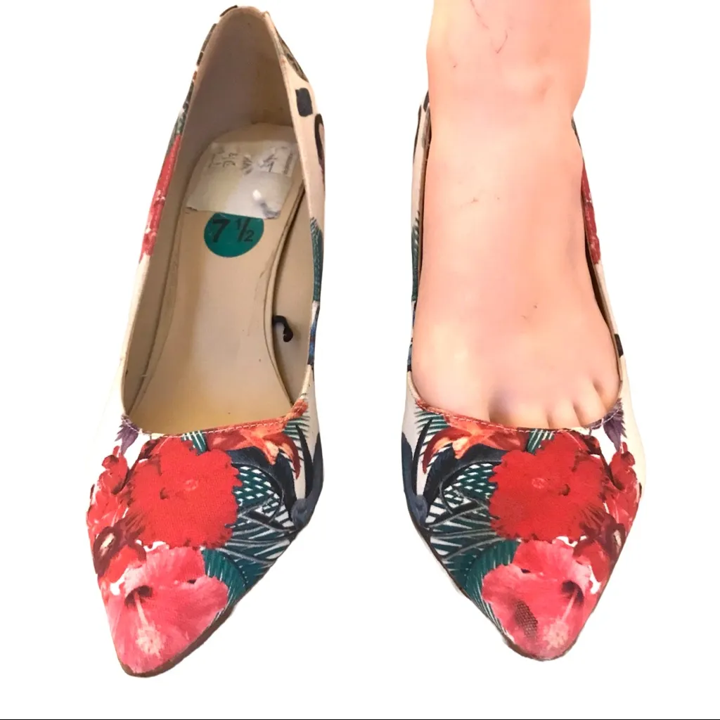 MARC FISHER "DARREN5-R" CORAL, GREEN & WHITE FABRIC LEAF PRINT PUMPS (7.5) - Image 3