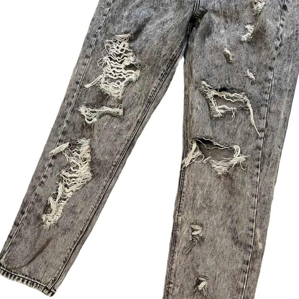 American Eagle Grey Acid Wash Distressed Mom Jeans, Sz 8 - Image 11