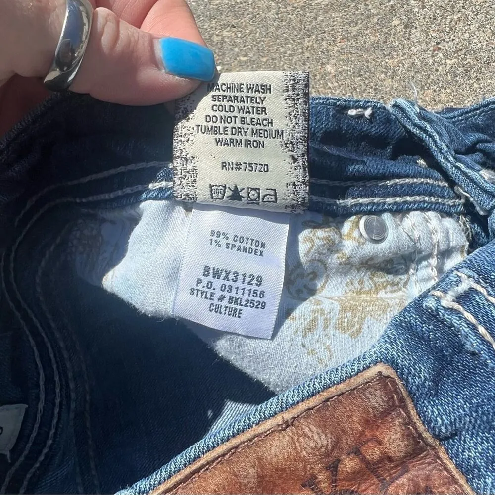 Buckle BKE Culture rolled hem Frayed jean shorts Size 26 - Image 5