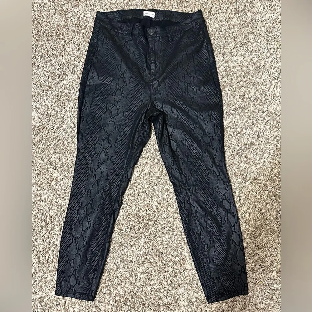 Ms. Cello Black Snake Printed High Waisted Skinny Jeans sz 18 STYLE#GA77541BLKP - Image 3