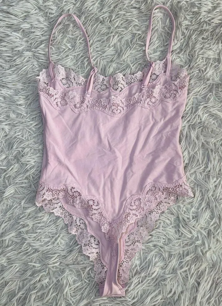 SKIMS FITS EVERYBODY LACE BODYSUIT CHERRY BLOSSOM TONAL XS 🌸 - Image 3