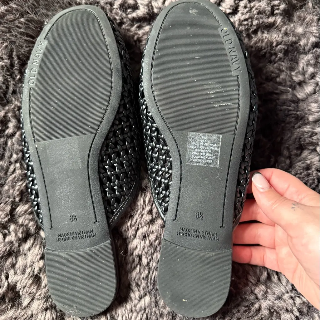Old Navy Black Woven Flats - Image 3