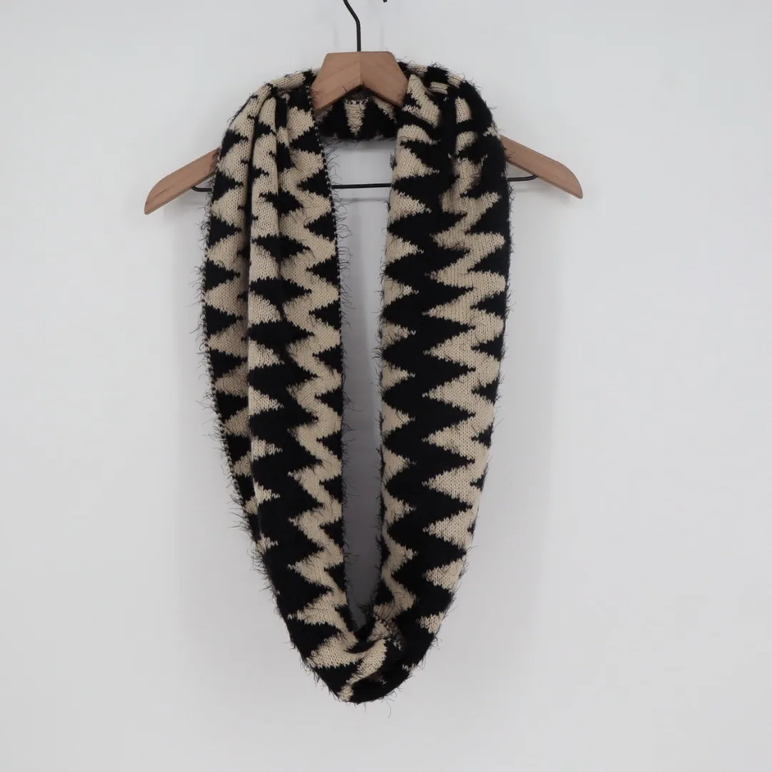 Kimberly C Black Tan Zigzag Knit Infinity Scarf Fuzzy Loop Warm - Image 2