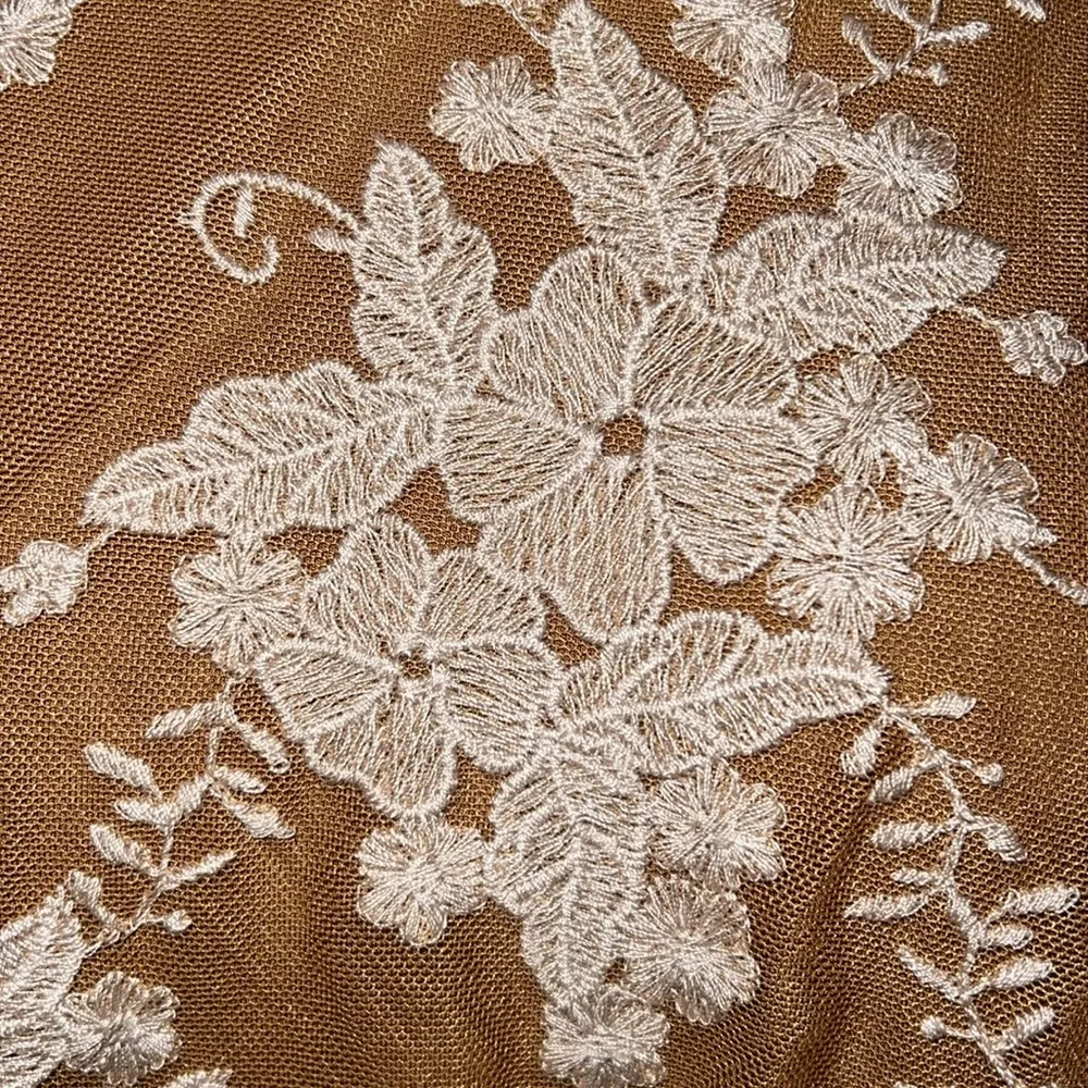 Logo lavish women’s tunic, long sleeve embroidered size small - Image 5