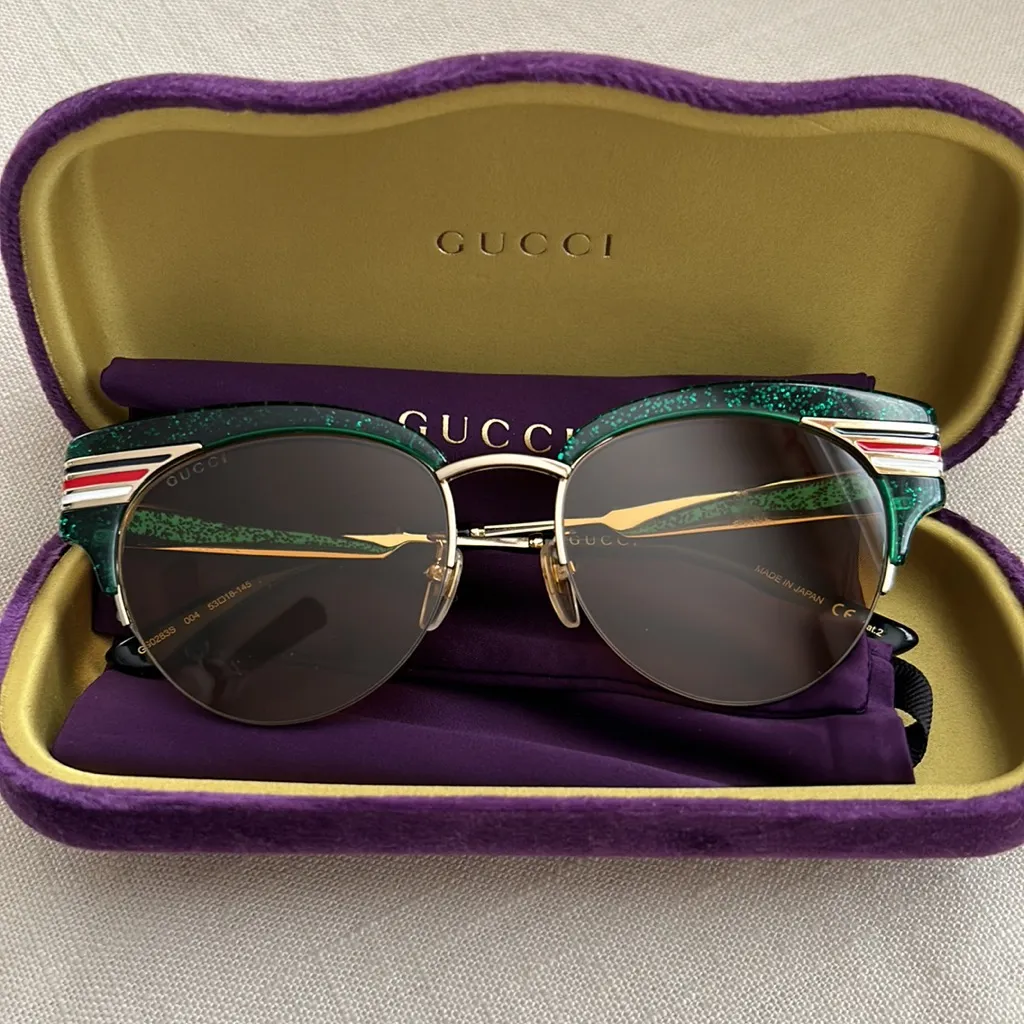 Gucci  Sunglasses - Image 8