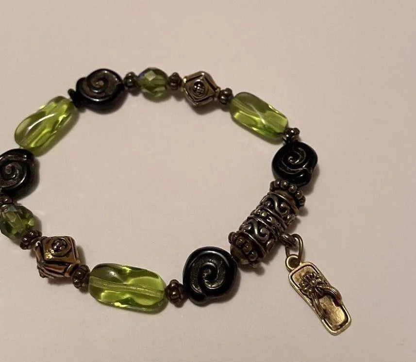 Women’s Black / Green Bead Stretchy Bracelet Flip Flop Sandal Charm - Image 8