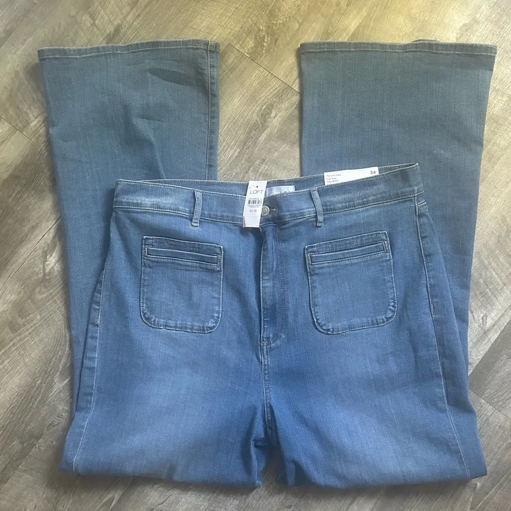 🆕 Loft Welt Patch Pocket High Rise Slim Flare Jeans in Luxe Medium Wash size 34 - Image 4