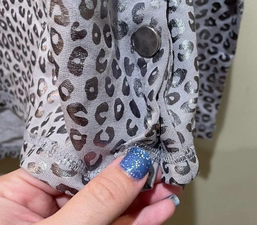 Zuda Leopard Print Metallic Long Sleeve Sweatshirt Top Silver Size Large - Image 6