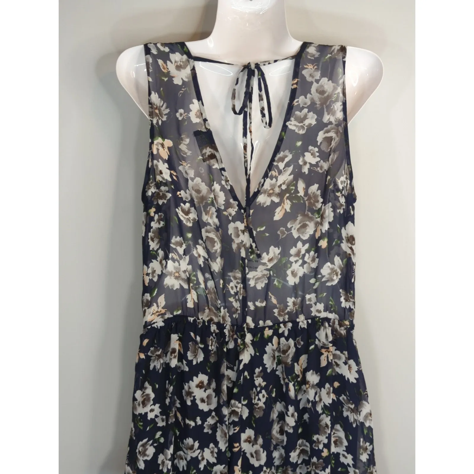ASTR Navy Floral Sleeveless Romper‎ Womens M V-Neck Summer Weekend Playsuit - Image 8