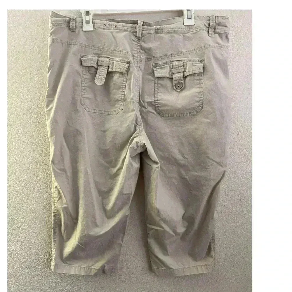 Avenue Women Beige Lightweight Capri Trousers 16 - Image 3