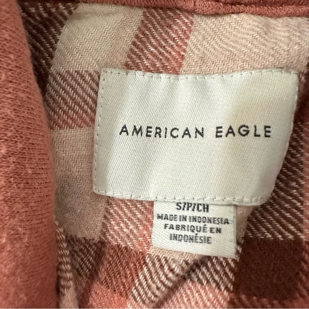 American Eagle women's size small pink and cream plaid flannel with hood - Image 4
