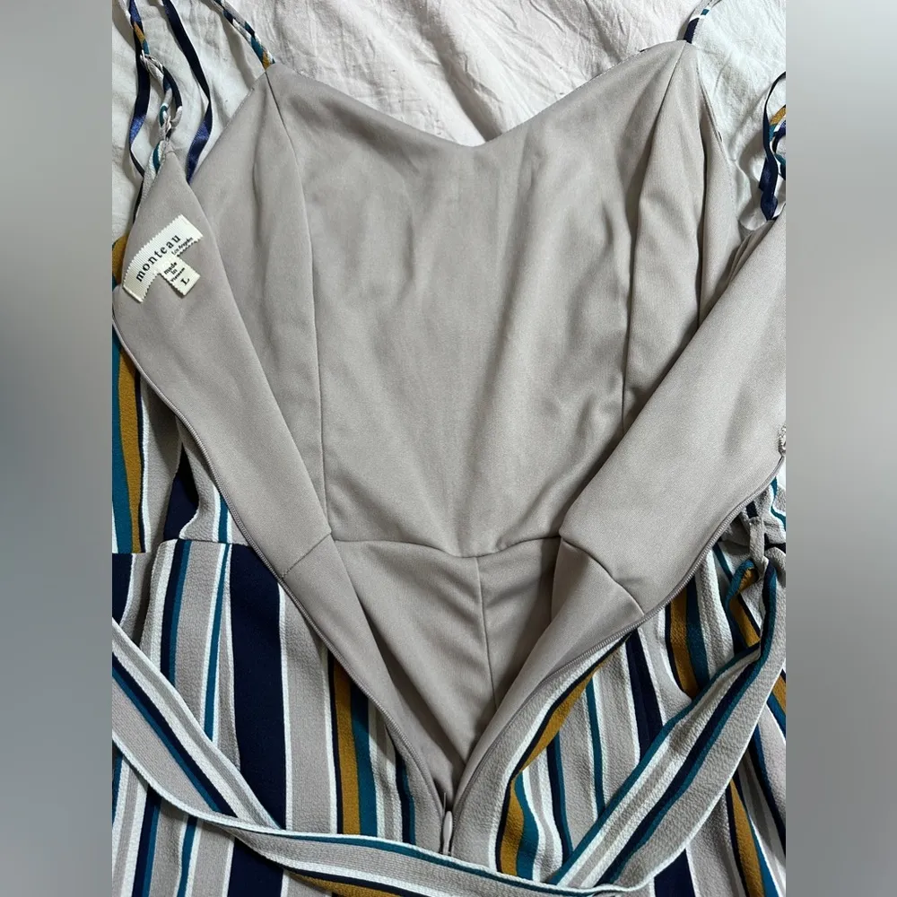 Monteau Jumper size Large; zipper back; open leg; like new - Image 9