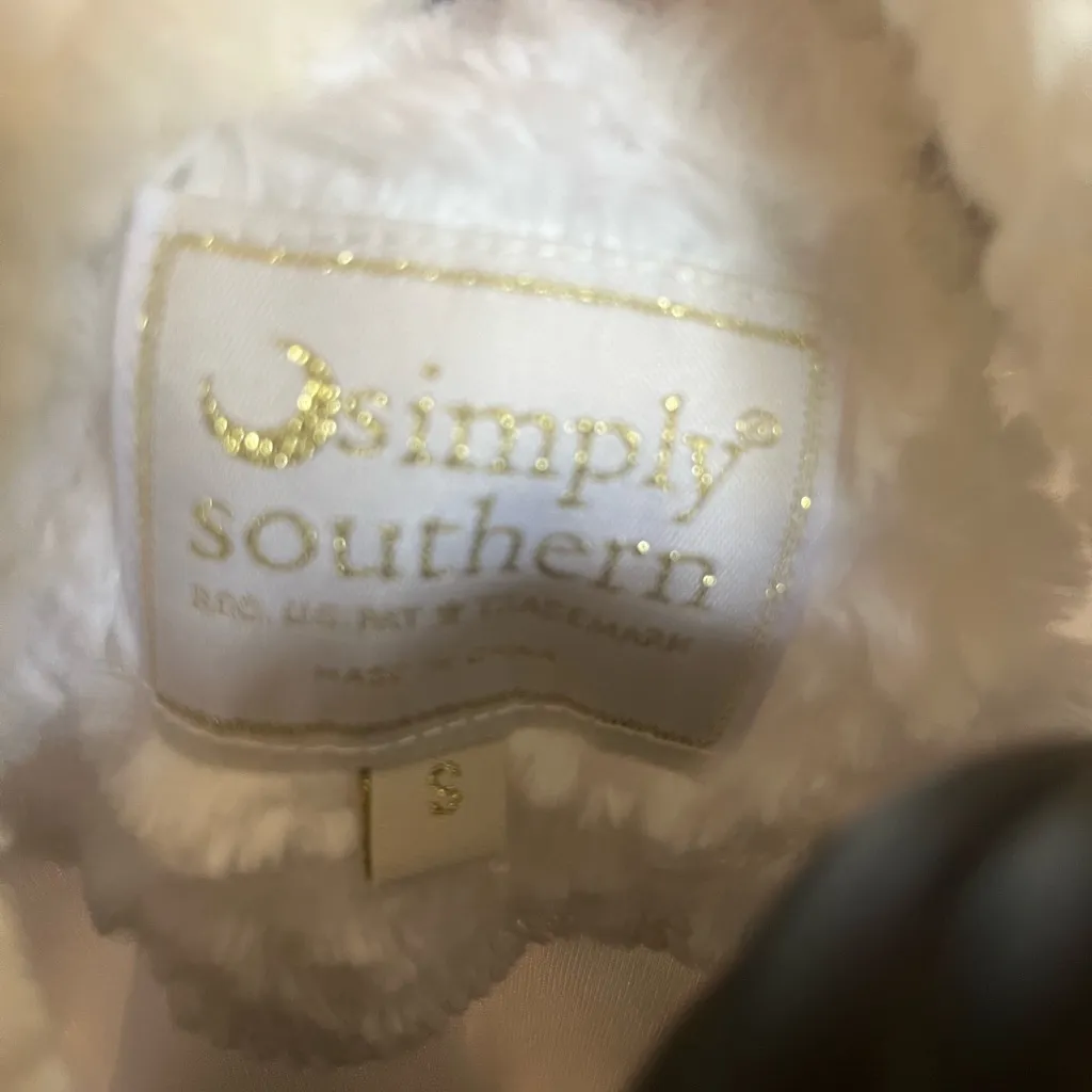 simply‎ southern fuzzy pullover. Size S - Image 4