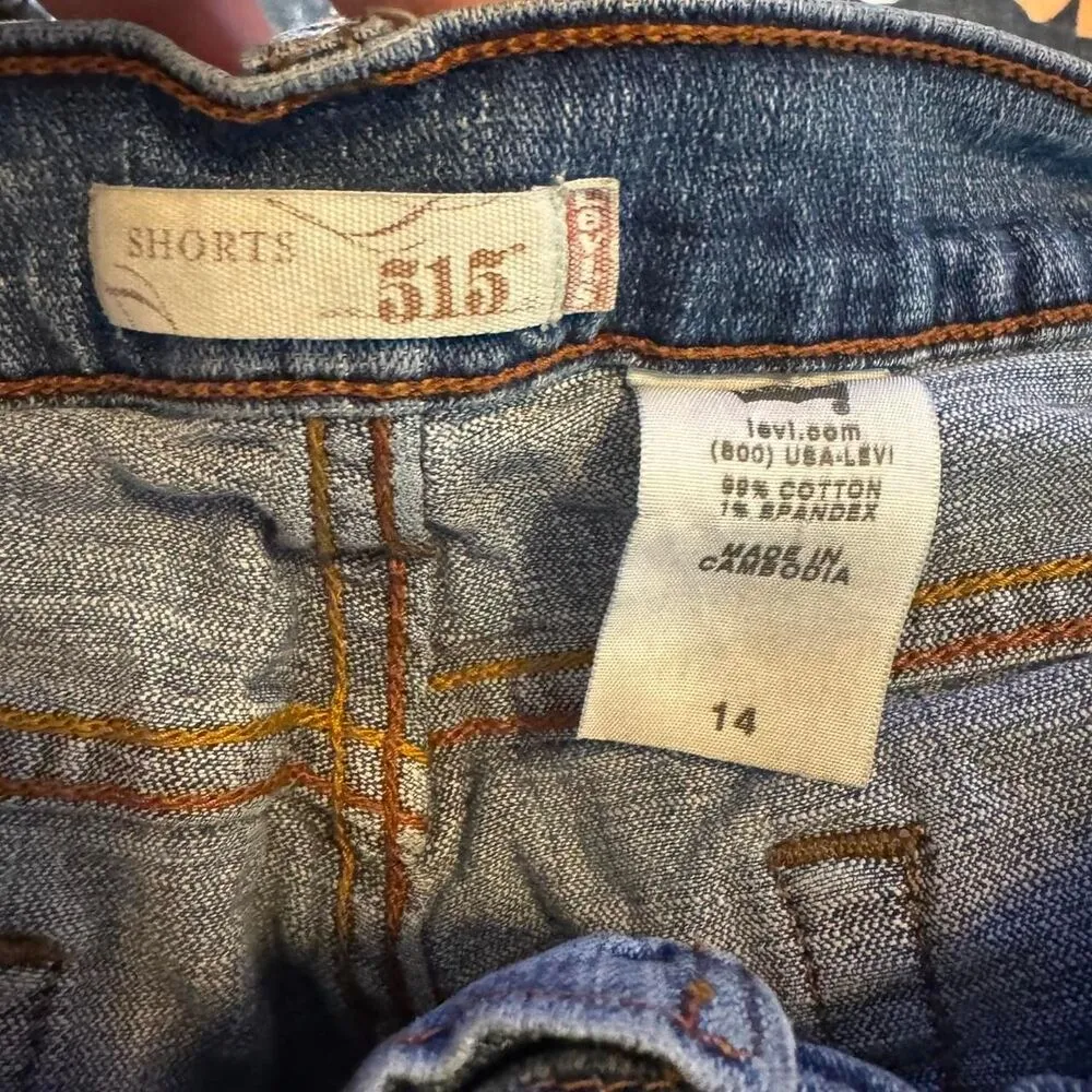 Levi’s Y2K Vintage blue Jean "mom" denim shorts with 5 pockets Size 14 - Image 3