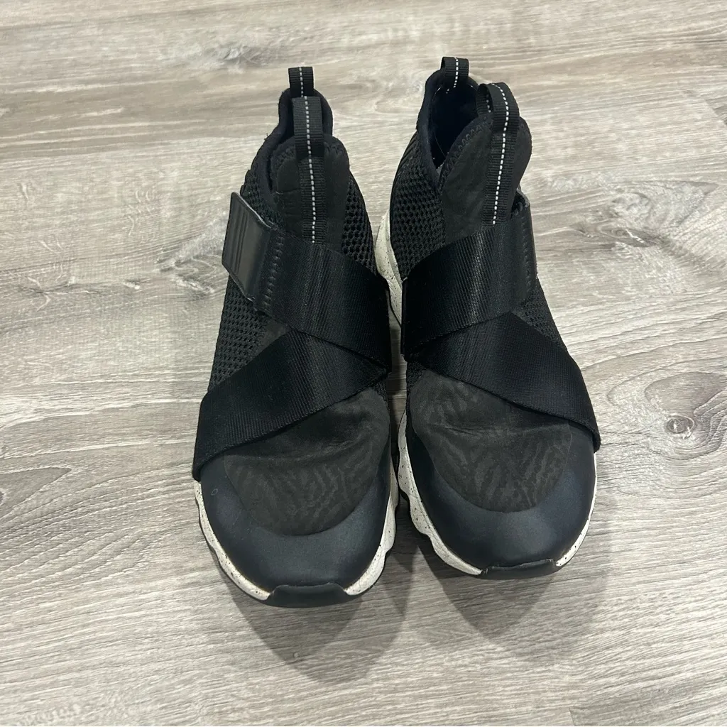 Sorel Kinetic Black Strap Sneaker Size 6 - Image 5