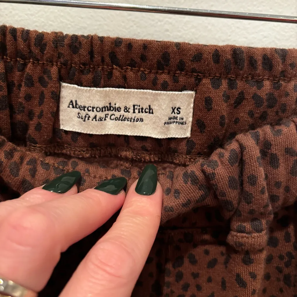 Abercrombie & Fitch Leopard Print Joggers Pockets Front Seam Detail Women's XS - Image 5
