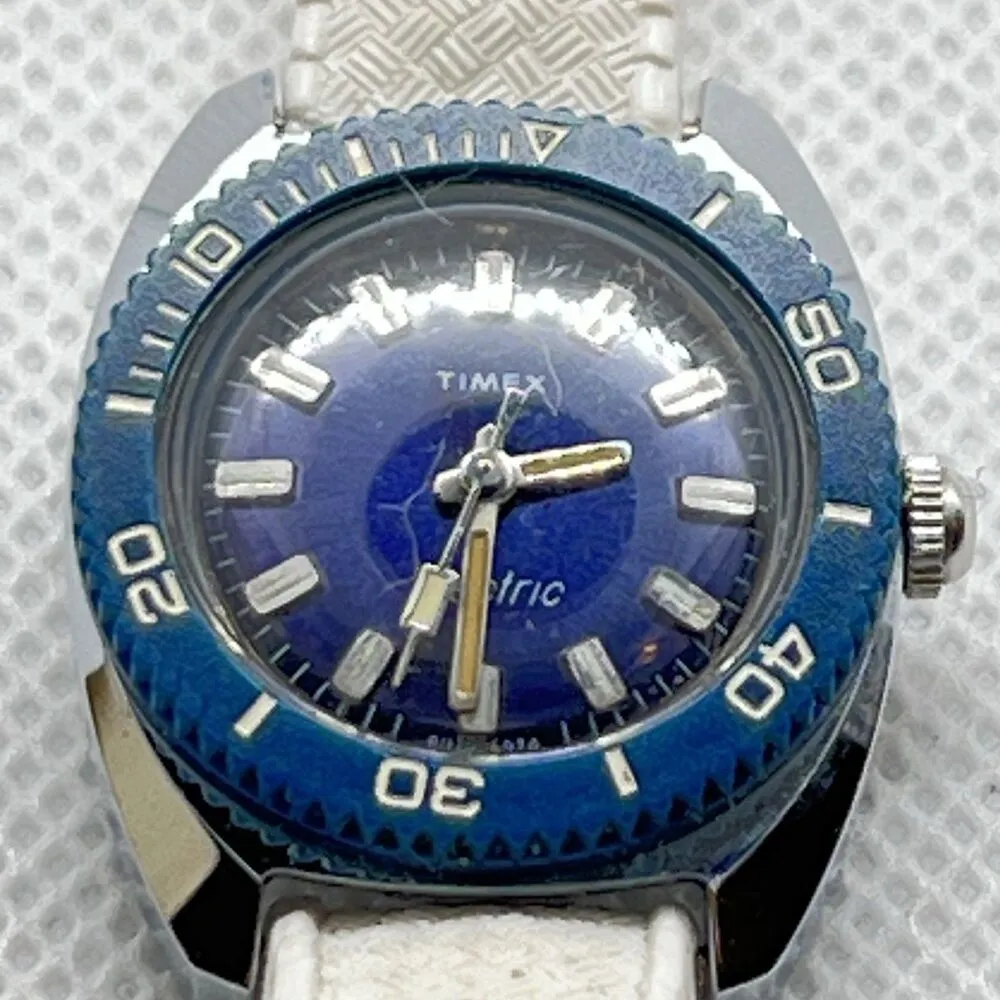 Women's Vintage 1960s Timex Water Resistant Pulse Watch for Medical Doctor/Nurse - Image 3