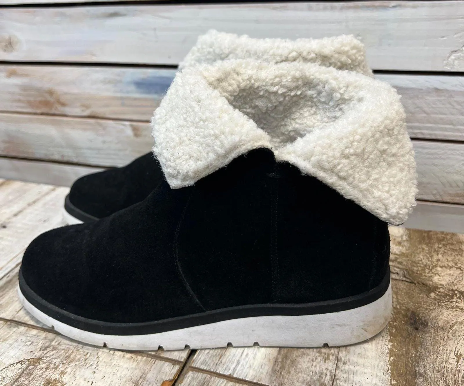 Vintage Black Suede Shearling Lined Fold Over Ankle Boots Cozy Winter 8 - Image 2