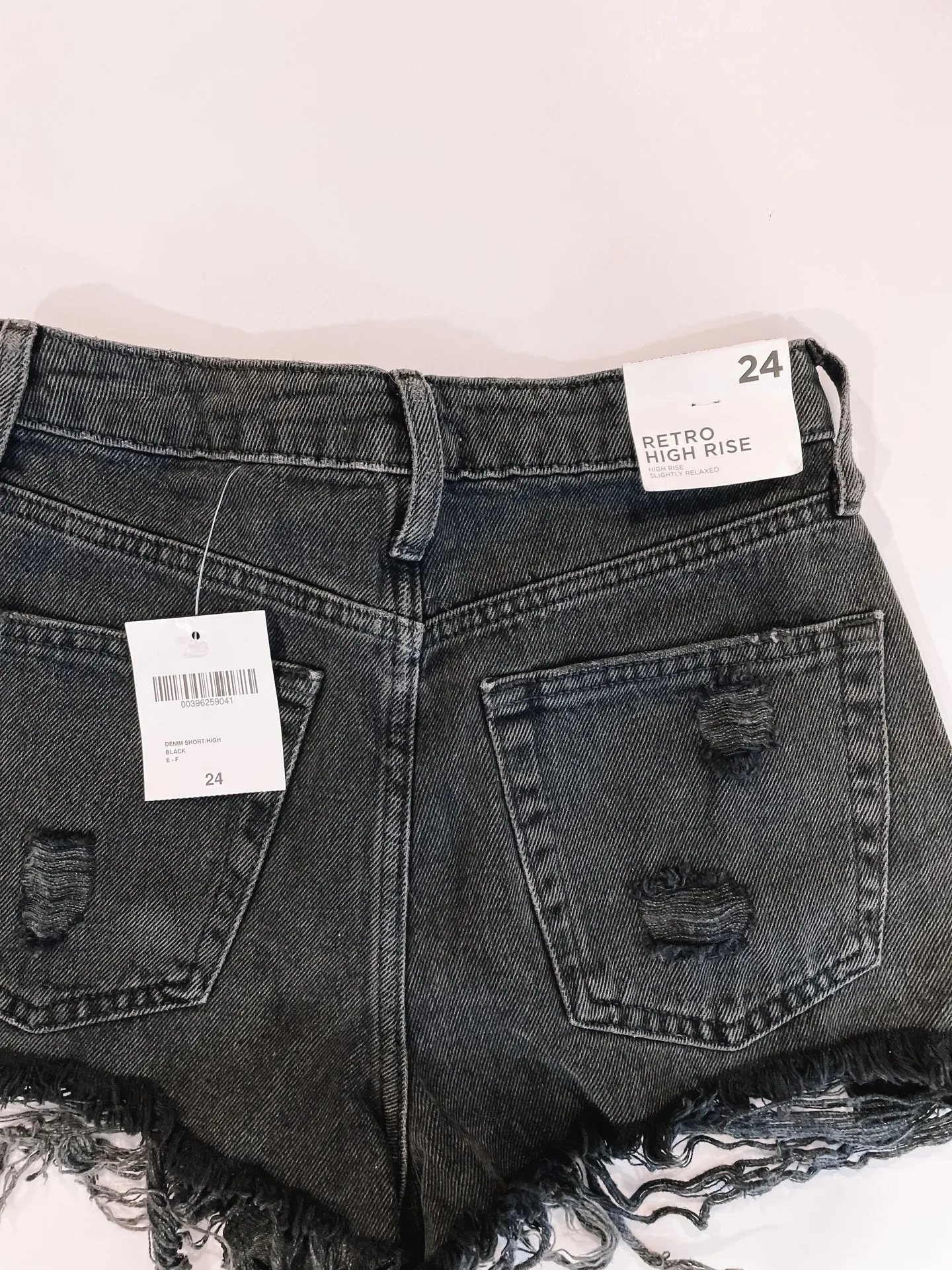 Forever 21 NWT Black Shorts!! Size 24 - Image 2