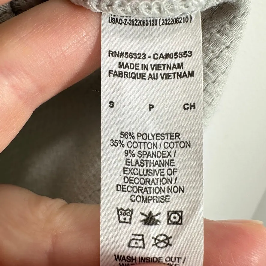 Nike Women's Light Gray Waffle Knit Cropped Long Sleeve Henley Shirt Size S - Image 8