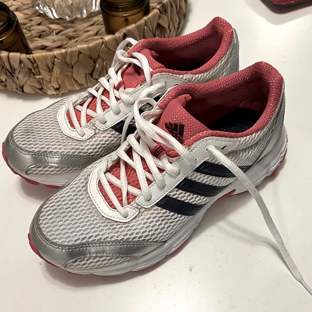 Adidas vanquish 6 running shoe woman’s 7.5‎ - Image 3