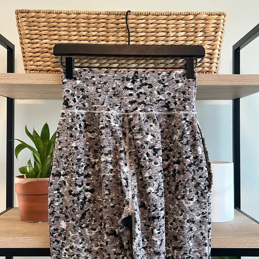 Athleta High-Rise Salutation Textured Jogger Compression Pocket Tight Legging XS - Image 9