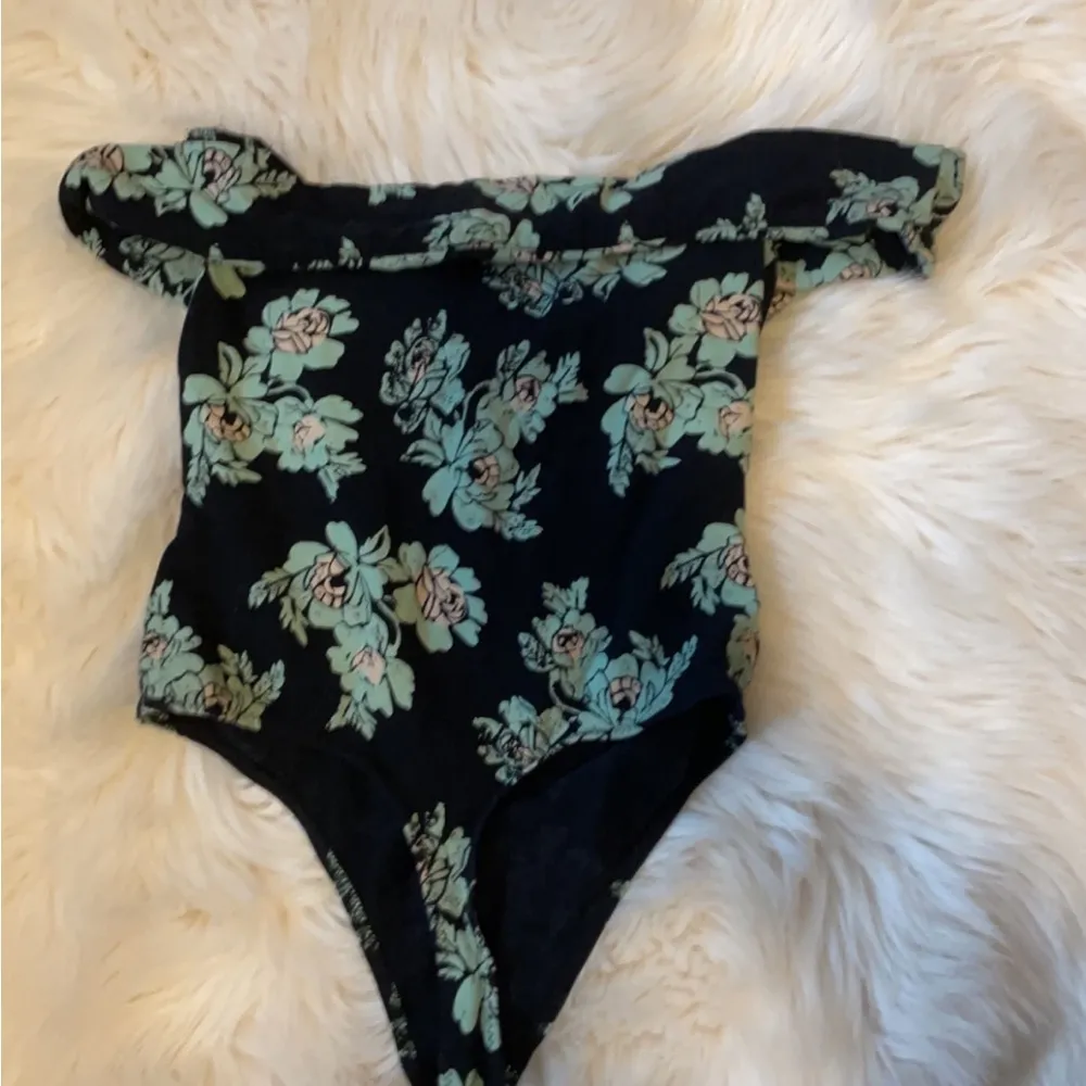 BLACK FLORAL OFF-THE-SHOULDER BODYSUIT - Image 8
