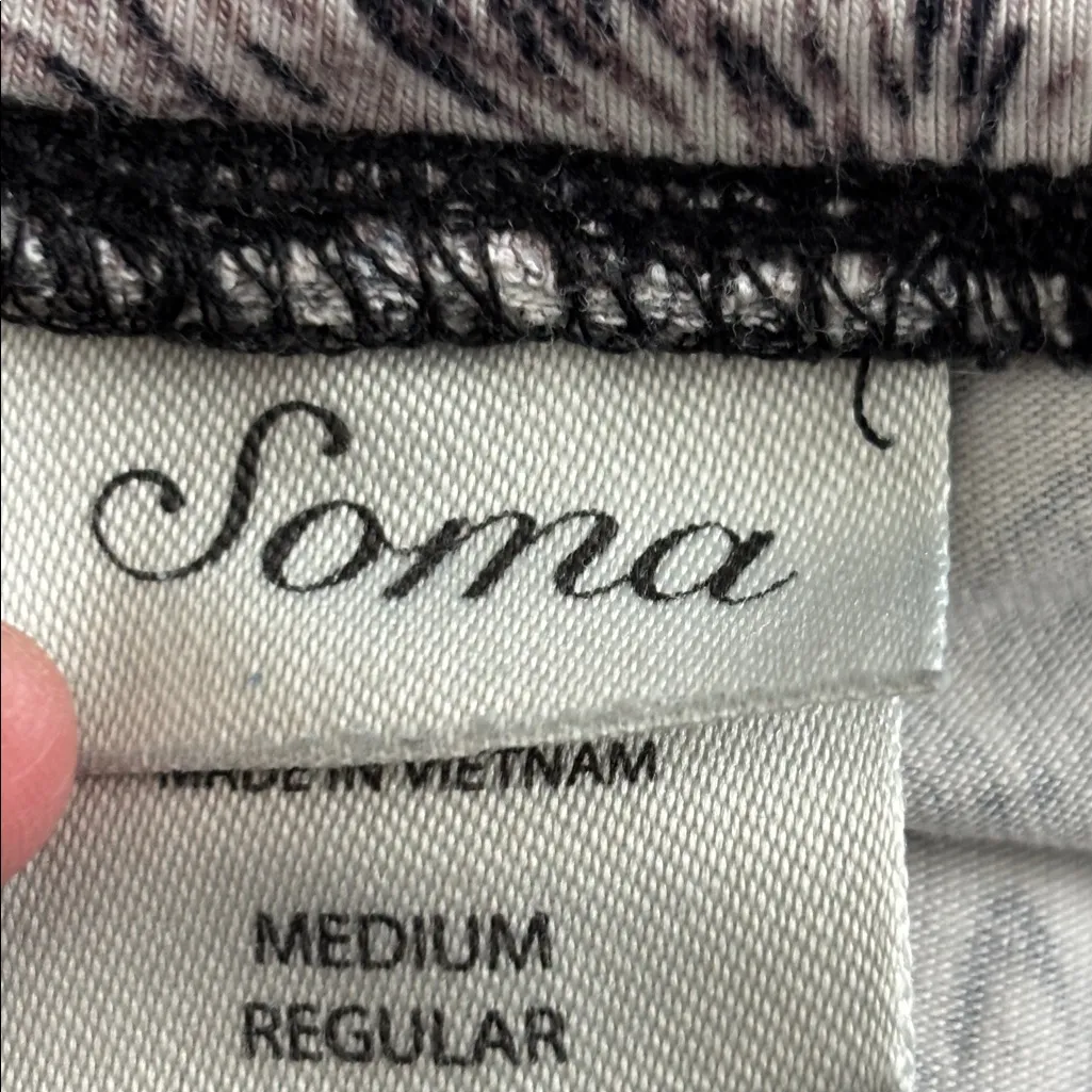 Soma Black and White Patterned wide leg Pants size Medium - Image 6