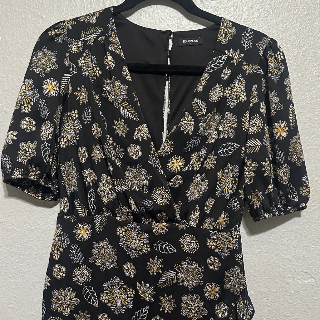 Express black floral dress with short sleeves in great condition size S - Image 4