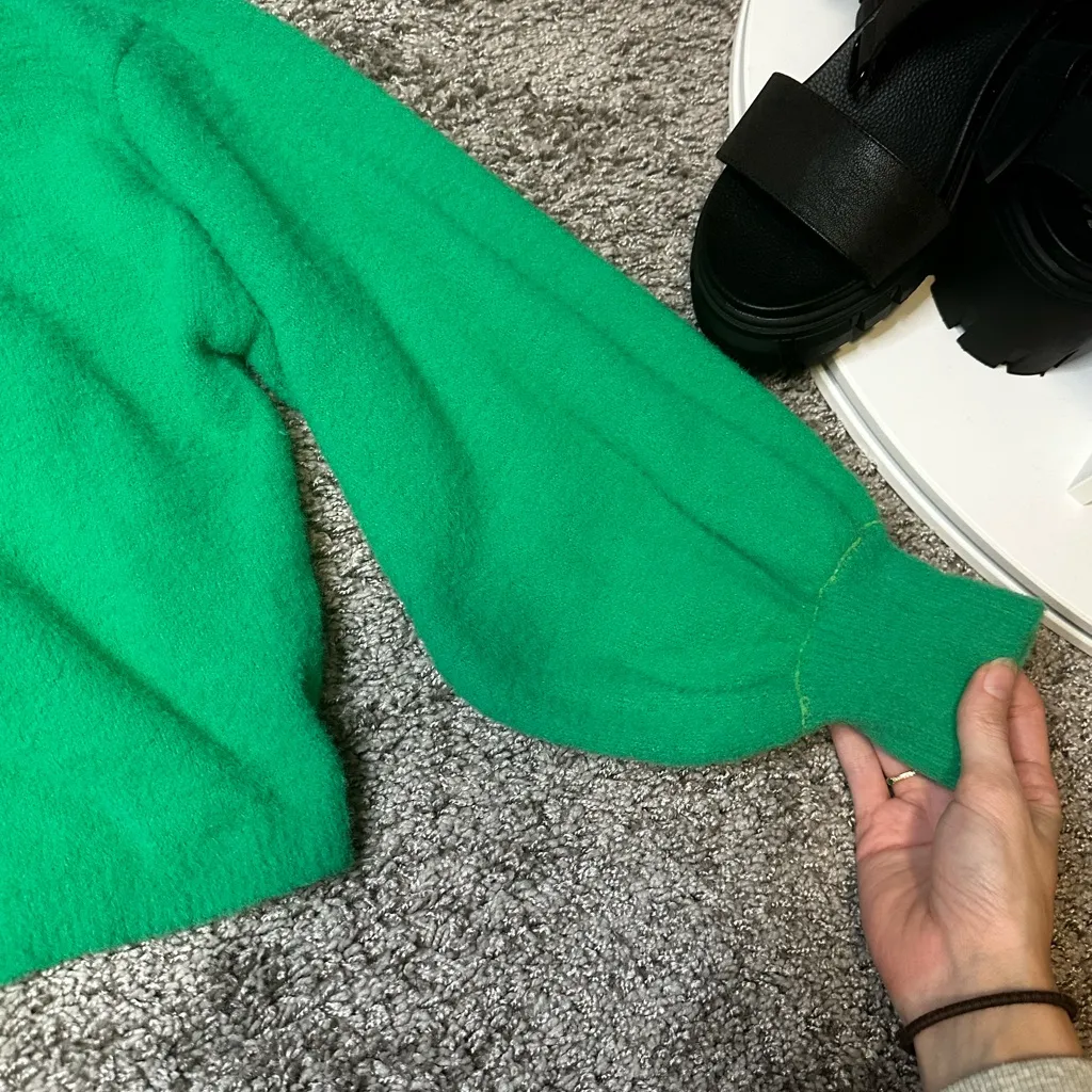 Le Lis Vibrant Green Knit Top - Image 3