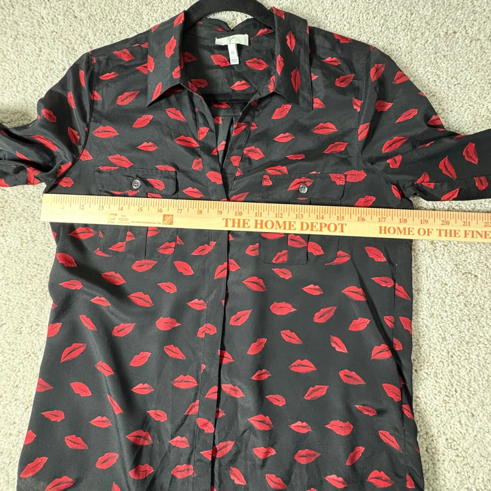 Joie Red Lips Print‎ XS Black Button Down Top Heart Kiss Print Roll Tab Sleeves - Image 7