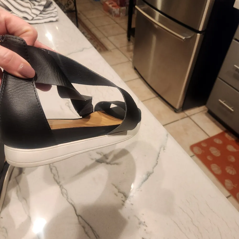 Universal Thread Sandals - Image 10