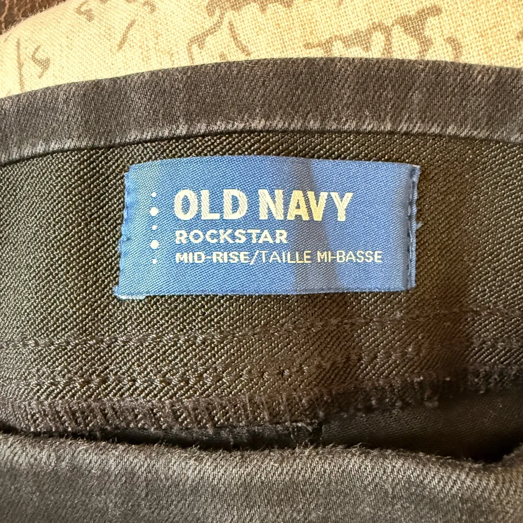 Old Navy EUC Rockstar Mid-Rise Distressed Pull-On Ankle Jeggings - Image 6