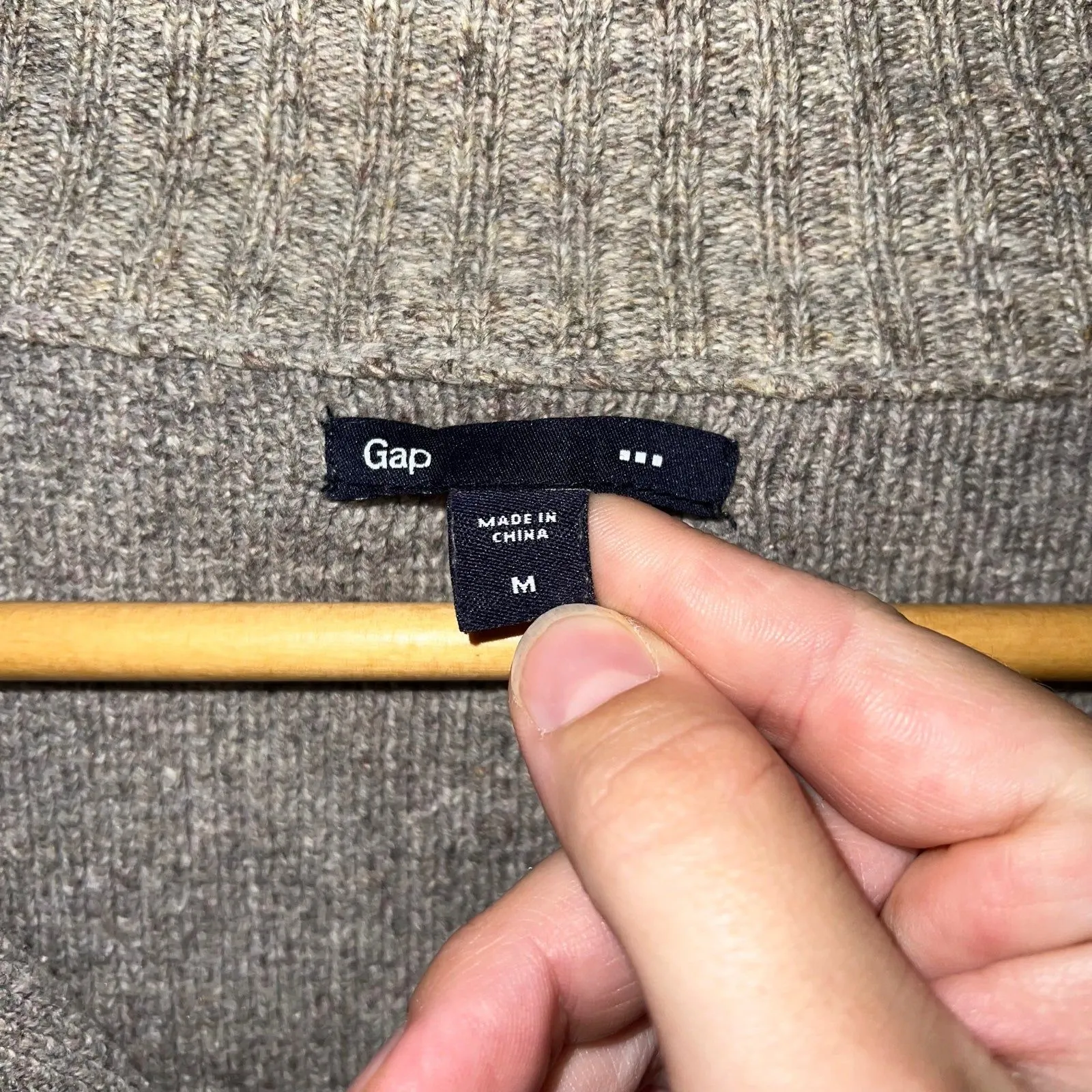 Gap Chunky Button Up Cardigan Medium - Image 4