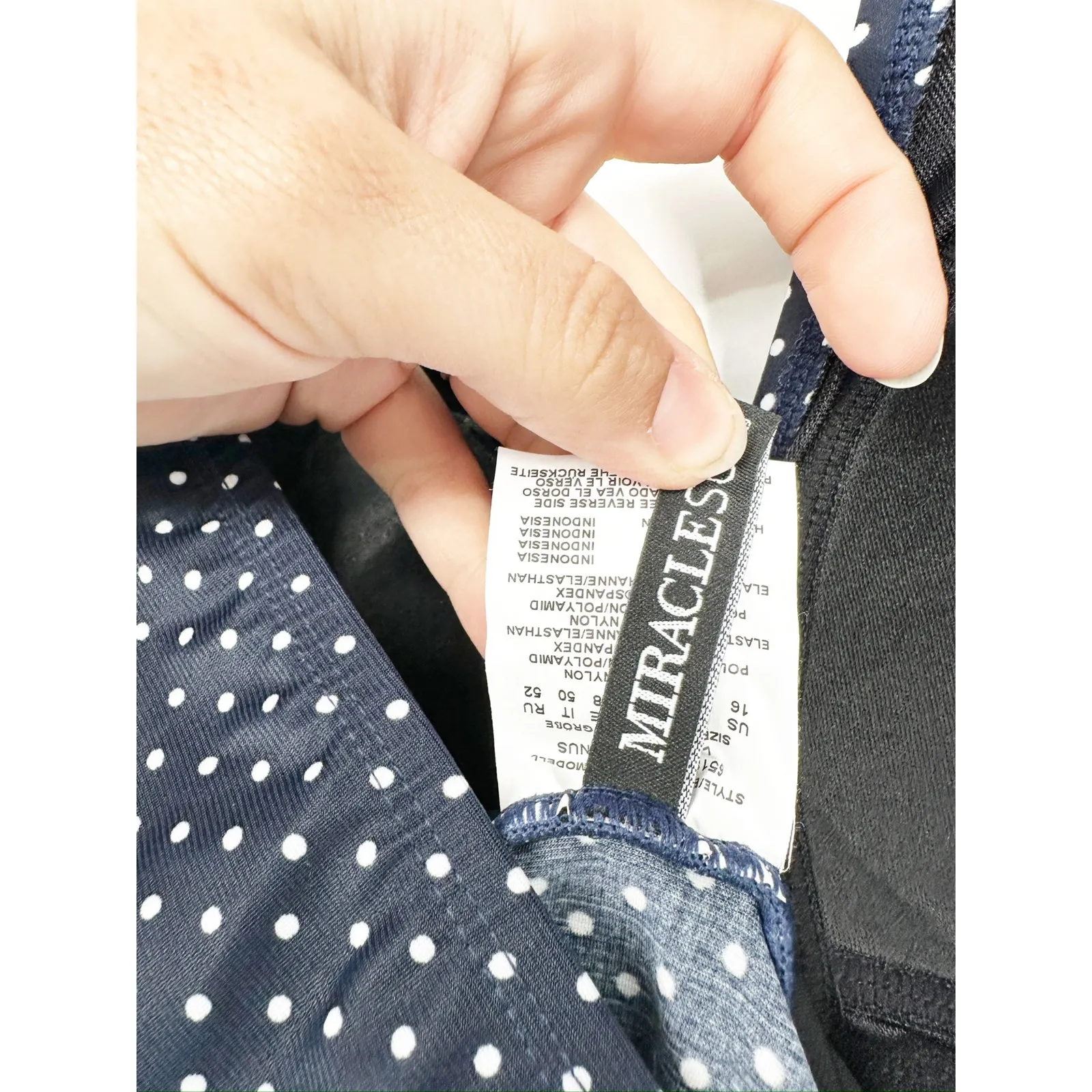 Miraclesuit Oceanus One Piece Swimsuit in Pin Point Print Midnight Navy Size 16 - Image 6