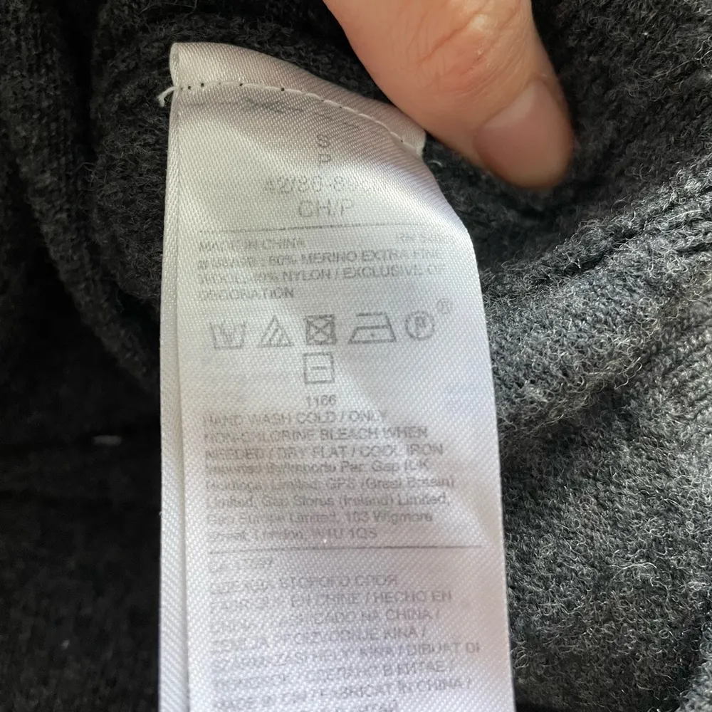 Banana Republic Italian Merino Wool Blend Be Bold Crew Neck Sweater Size Small - Image 4