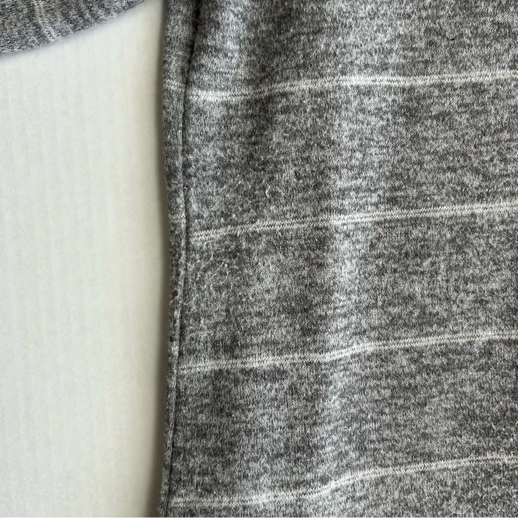 Abercrombie & Fitch Women's Gray Striped Open Front Long‎ Cardigan XS - Image 13