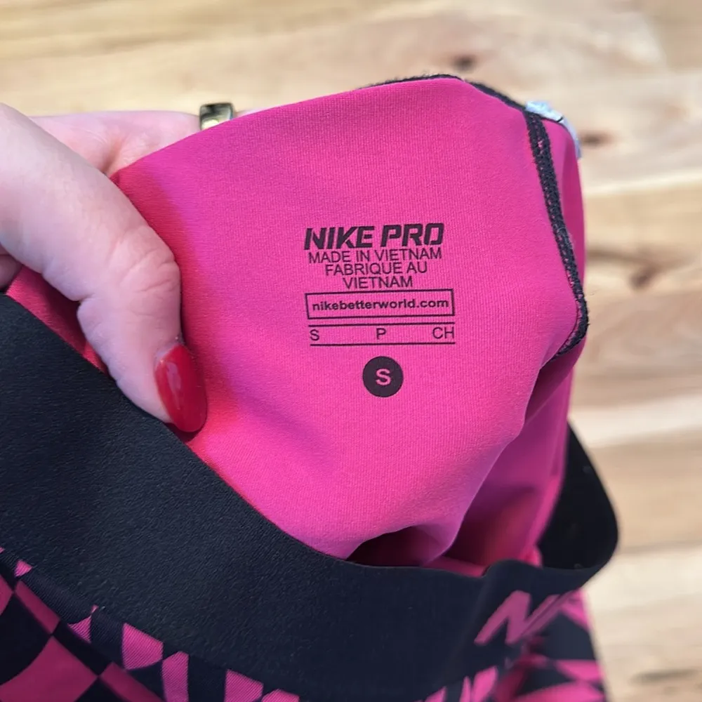 Nike Pro Pink Black Cropped Leggings Small - Image 7