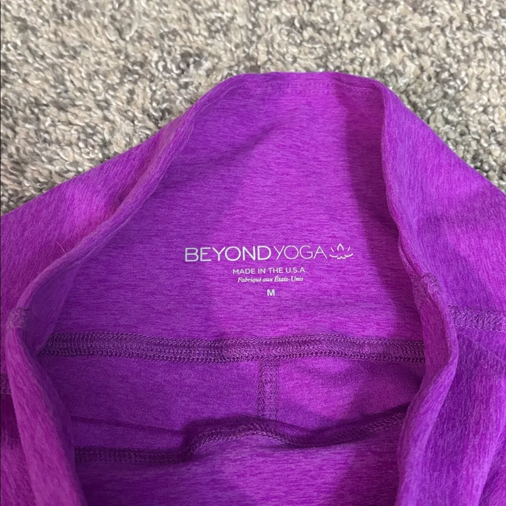 Beyond Yoga Leggings size medium - Image 3