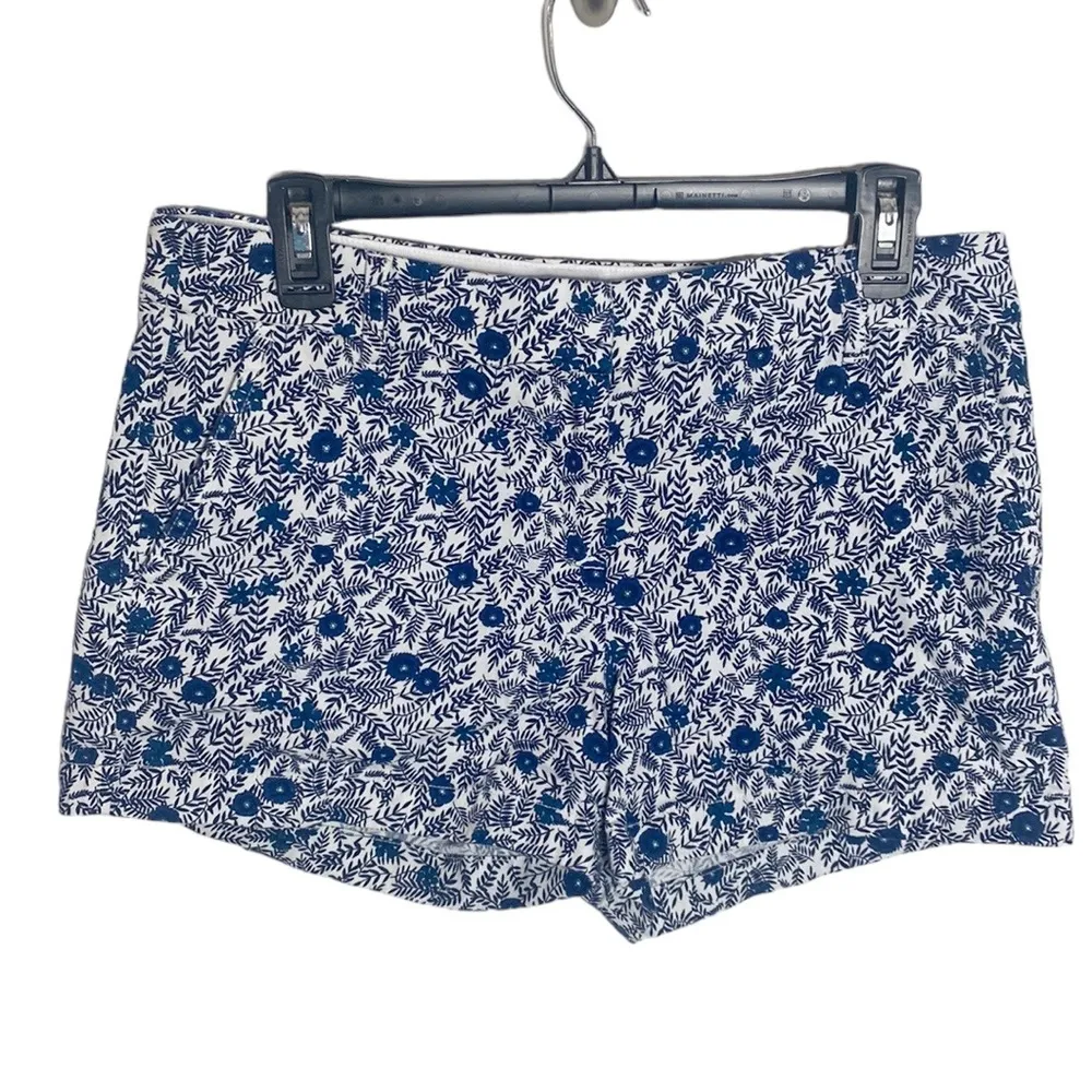 J Crew Factory Floral 3.5" classic chino short in Ivory Antique Navy size 6 White - Image 2